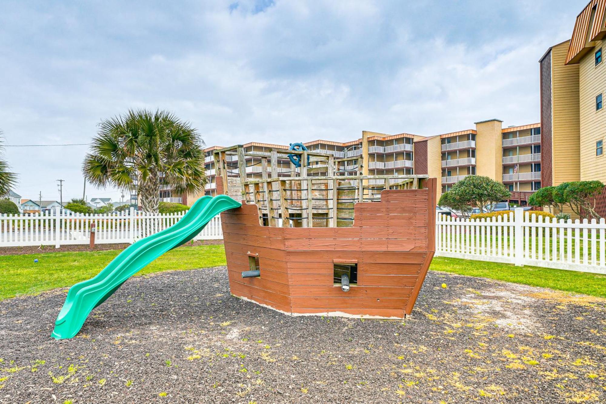 Steps To The Beach Oceanfront Condo With Lanai! North Topsail Beach Exterior photo