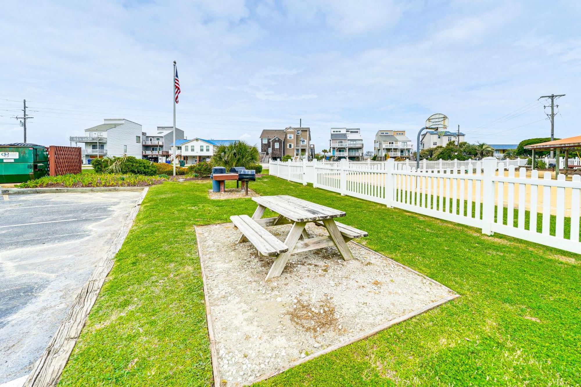 Steps To The Beach Oceanfront Condo With Lanai! North Topsail Beach Exterior photo